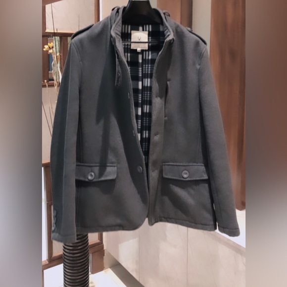 Get an absolutely stunning look in this New Allen Solly, Soft Jacket for Winters - Picture 8 of 15